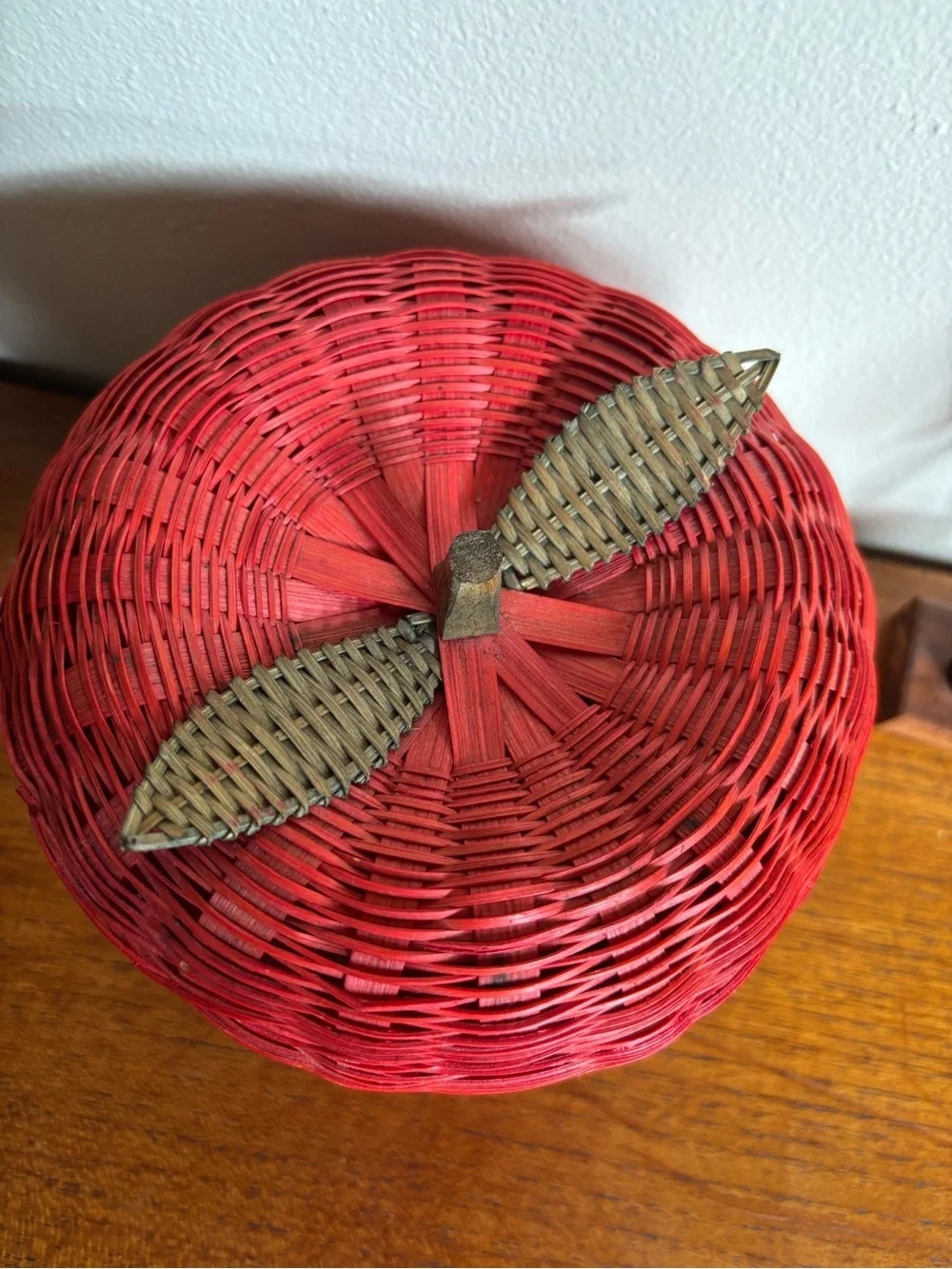 Vintage wicker apple basket cottagecore 80s 90s teacher gift back to school